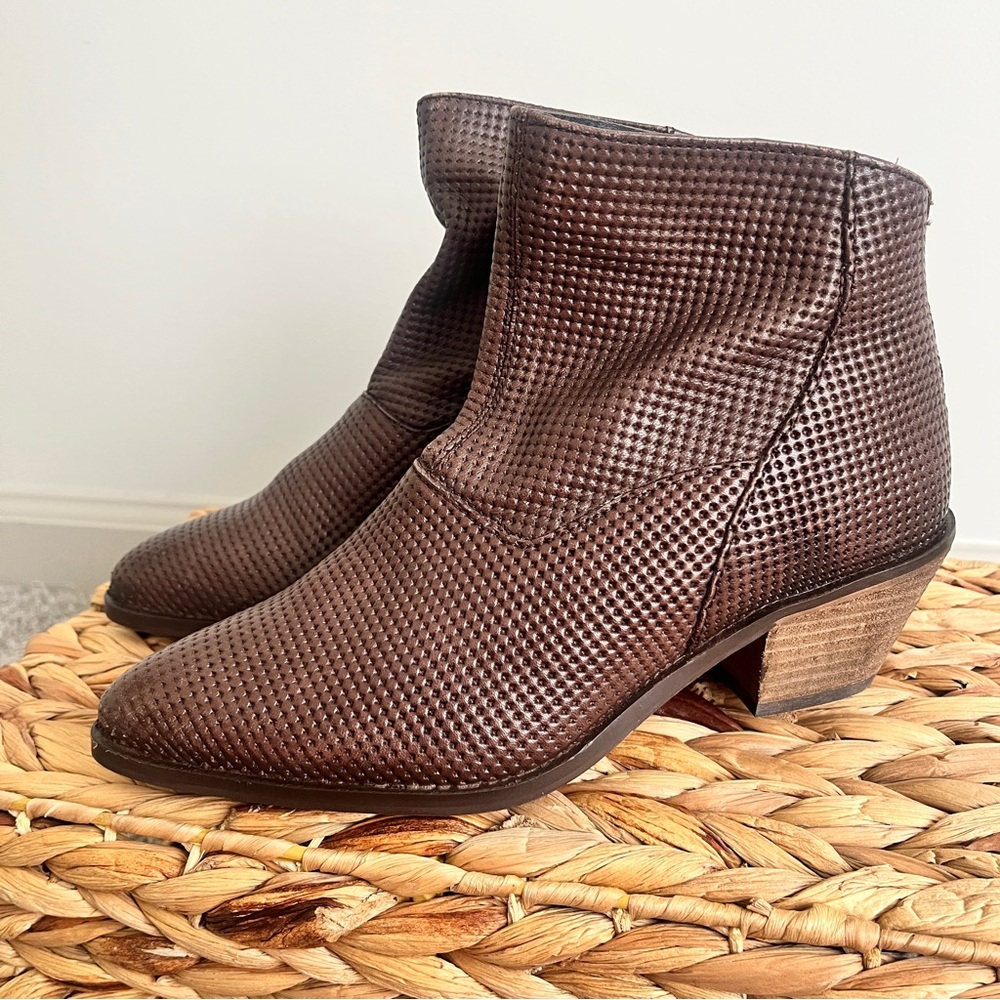Journee Signature Brown Perforated Ankle Boots Western Booties Size 7‎